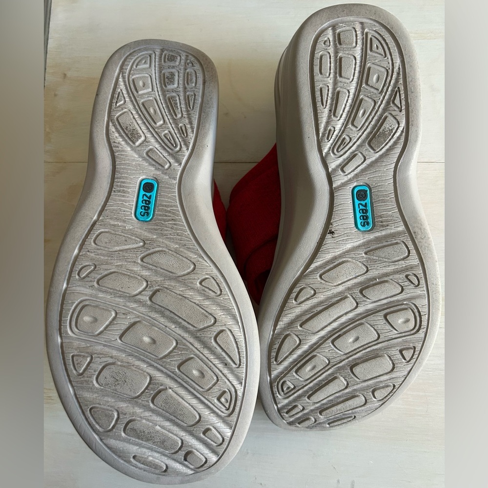 BZees red platform flip flop thong sandals, women’s size 8.5. EUC - Picture 7 of 7